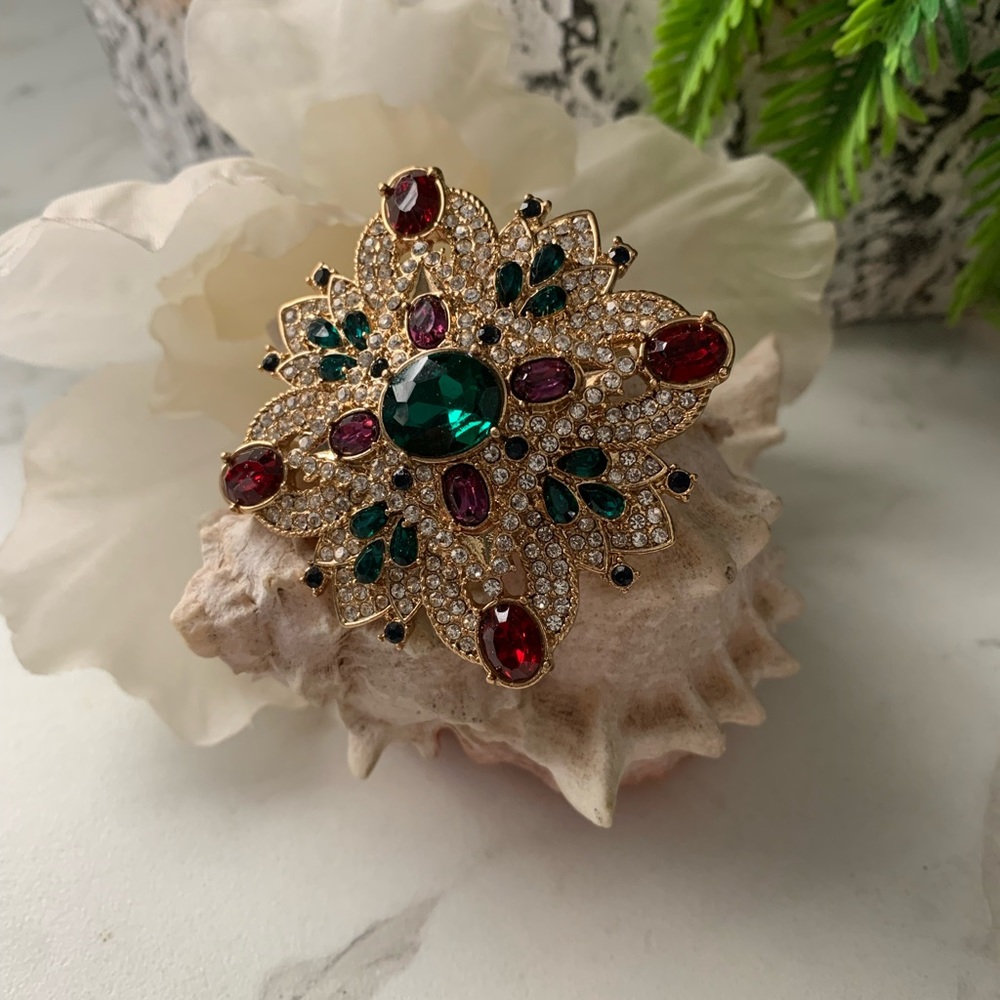 Vintage  Gorgeous HH rhinestones brooch.
